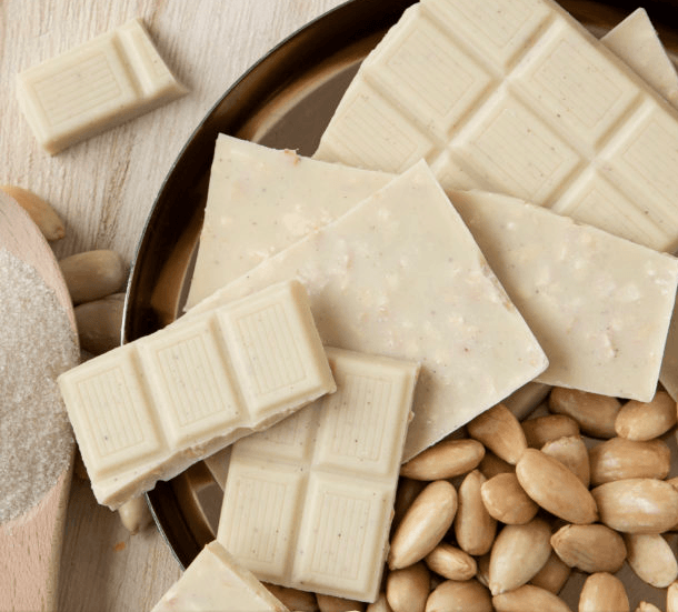 Veganz hvid chokolade med ristede mandler - Øko